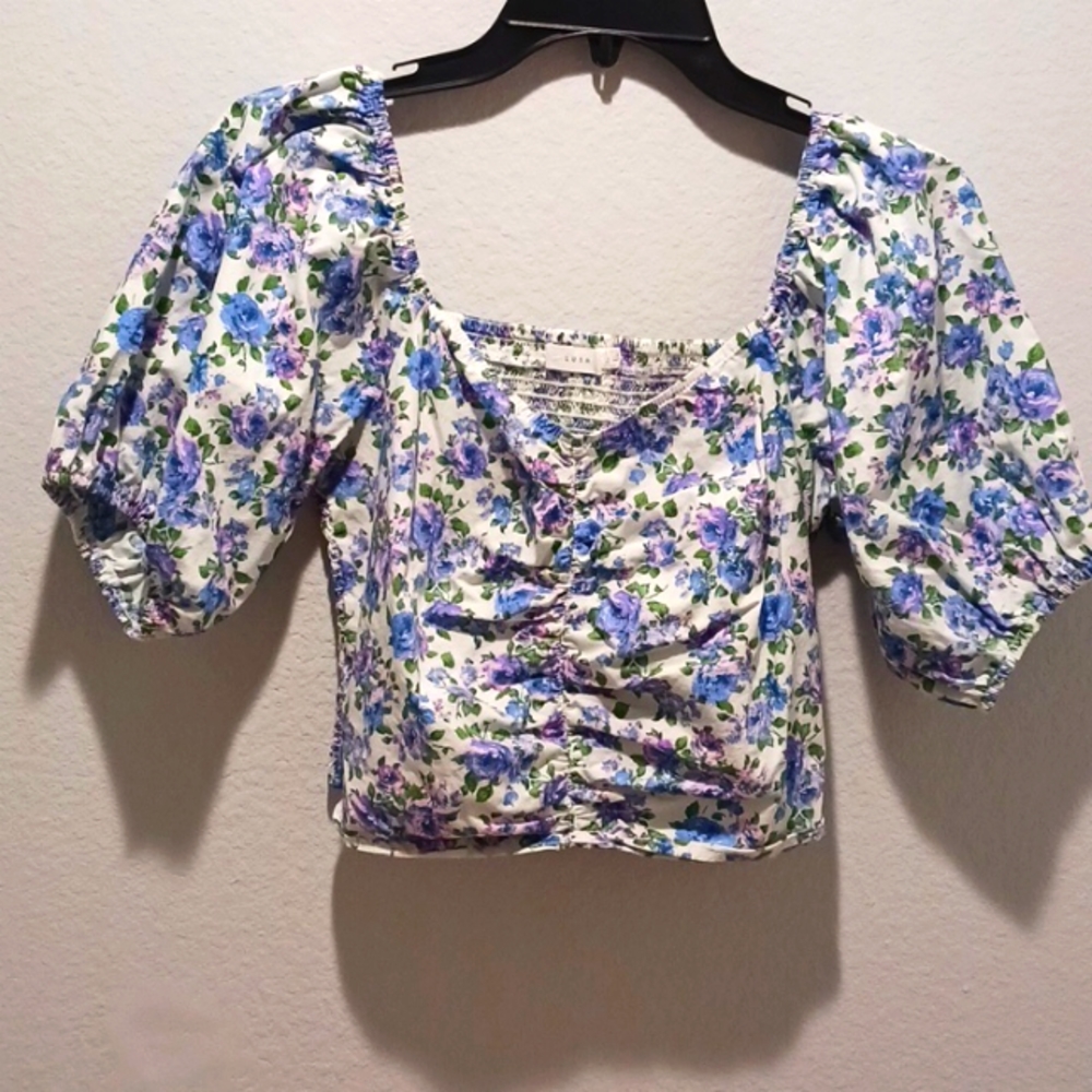 Floral, short sleeve top. Gathered front and frocked back, size S